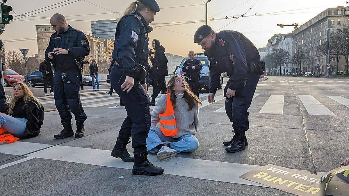 Hohe Kosten für Polizeieinsätze. 