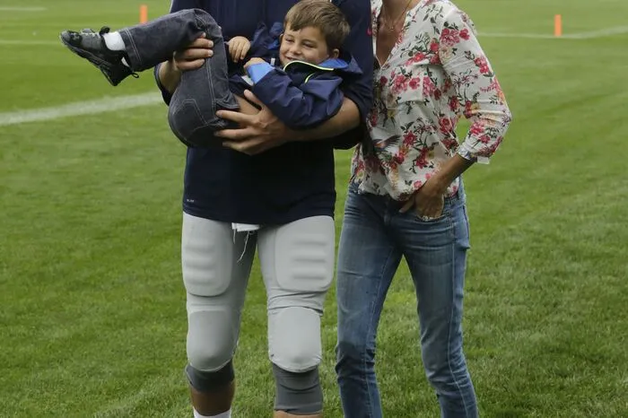 Die Familie lebte viele Jahre in Boston, wo Brady für die New England Patriots spielte.