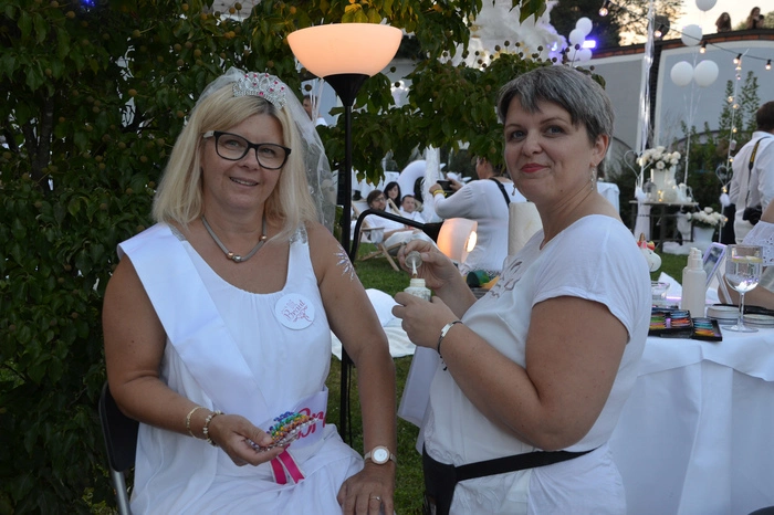 Neben den rund 700 Hotelgästen waren 43 Frauen im Brautkleid angemeldet.