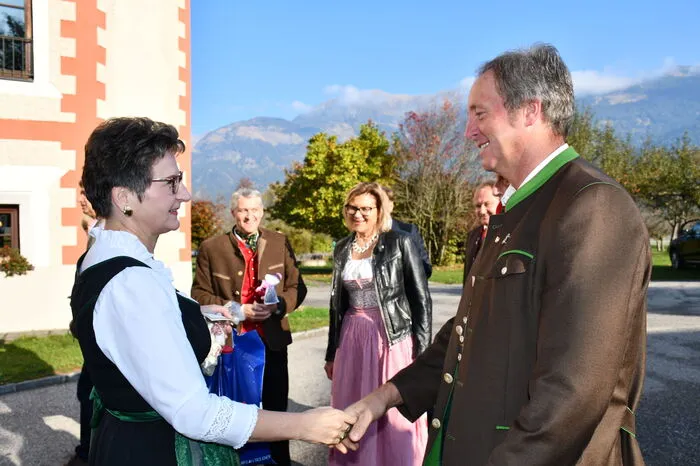 Als Gratulanten stellten sich bei Direktorin Herma Hartweger Gratulanten aus nah und fern ein: unter anderen Landtagsabgeordneter Ferdinand Hueter.