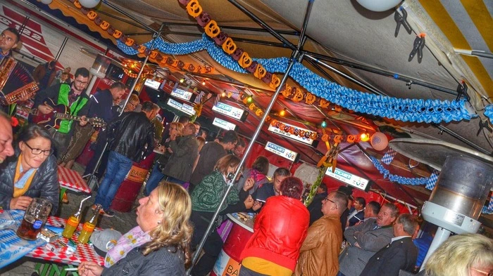  Bei einem zweitägigen Fest bot die Feuerwehr Heiligenkreuz mit Steirerdisco und Oktoberfest Unterhaltung, Kulinarik und beste Oktoberfeststimmung für jedes Alter. Klicken Sie sich durch weitere Fotos!