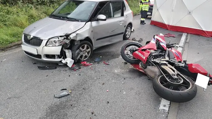 Der Motorradfahrer wurde schwer verletzt