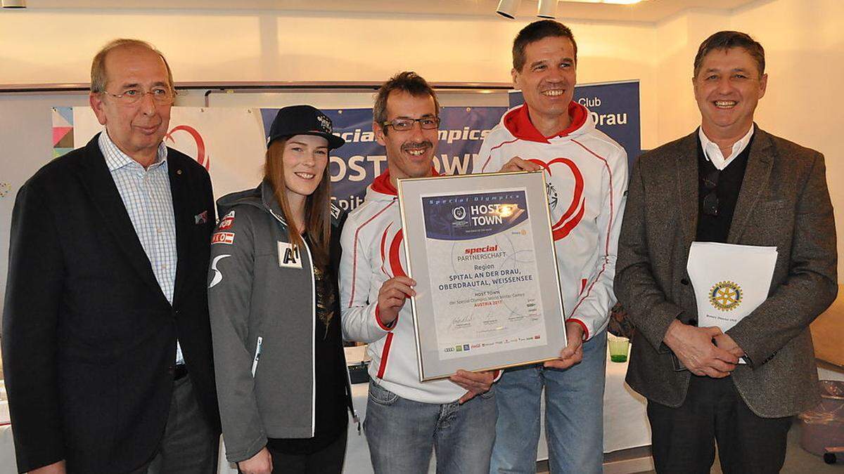 Helmuth Kubin, Carmen Thalmann, die Spittaler Special-Olympics-Sportler Bernd Egger und Hans Hopfgartner, Andreas Irsa