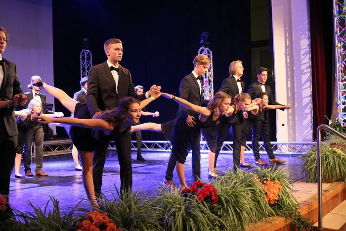 Der Ball des Gymnasium Lienz stand unter dem Motto „Colourful World – Break the monotony“.