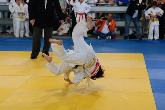 Alleine in Zeltweg gehen 100 Kinder und Jugendliche und 20 Erwachsene dem Judosport nach.