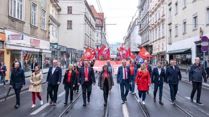 Der Aufmarsch der SPÖ führte durch die Grazer City ...