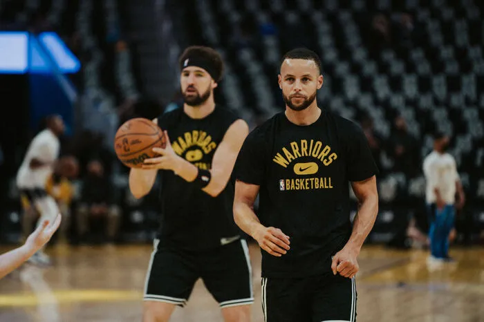 Der Star der Warriors (34) kommt auf 92,8 Millionen Jahresgage - 45,8 aus seinem Vertrag und weiteren 47 abseits des Sports.