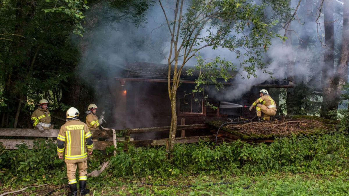 Die Feuerwehr hat die Hütte gelöscht