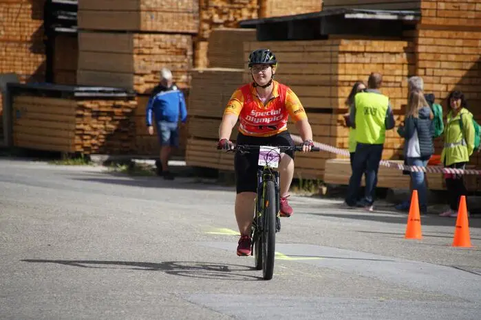 Sportlerinnen und Sportler aus der Steiermark und Oberösterreich waren vertreten. Vom Organisator selbst starteten Christian Haider, Lisa Harrer, Thomas Ramusch, Kerstin Holzer, David Zottler und Alexander Wurm. Zu bewältigen waren folgende Distanzen: 500 Meter, 1000 Meter, 5000 Meter und 100.000 Meter. 