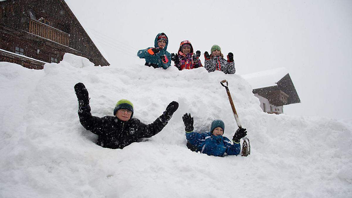 Die Kinder im Lesachtal freut der Schnee