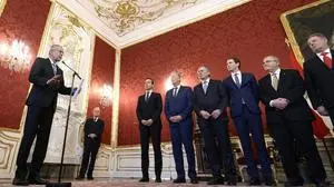 Van der Bellen und die Regierung - die ihm formell ihren Rücktritt anbot