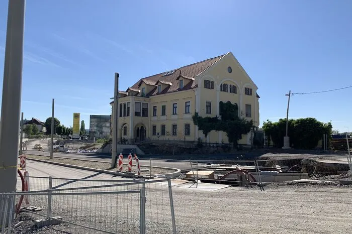 Doch insgesamt ist das Areal derzeit eine einzige, riesige Baustelle, die in Etappen noch gut zehn Jahre in Entwicklung sein wird.