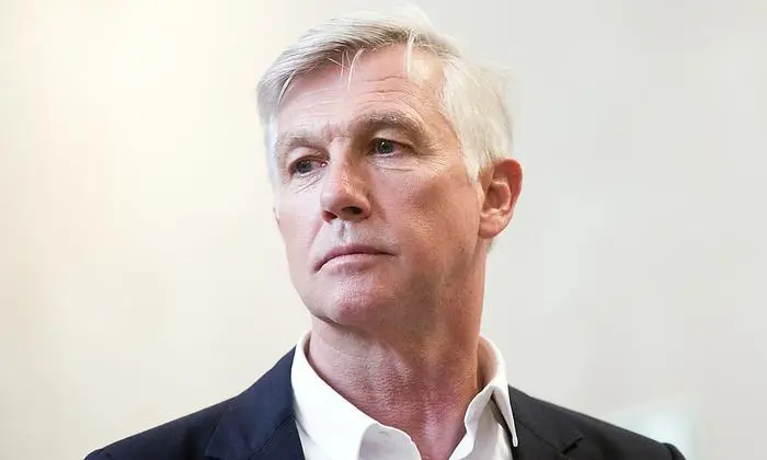 Der Zweitangeklagte Meischberger folgt den Ausführungen Grassers aufmerksam.