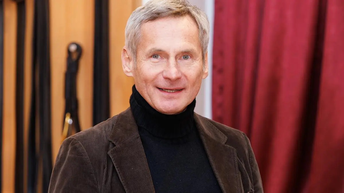 Alfred Hudler, Geschäftsführer der Spanischen Hofreitschule, in der Geschirrkammer des Lipizzanergestüts Piber