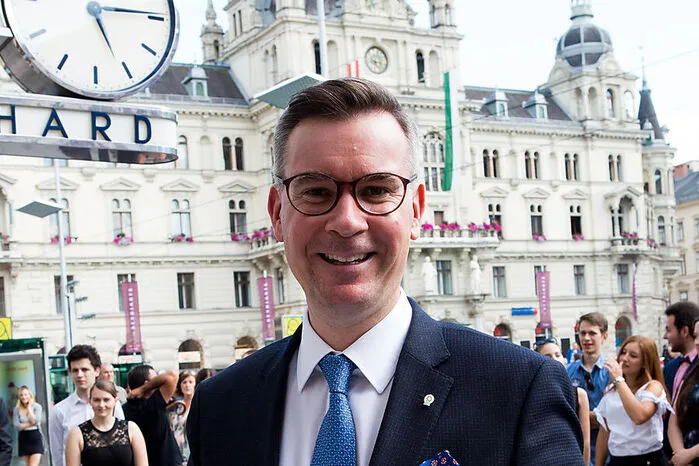 Klaus Weikhard, Juwelier am Hauptplatz: "Die Mieten sind so hoch, dass sie sich nur noch Ketten und Filialisten leisten können, die überall gleich ausschauen."