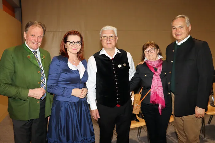 Im Rahmen des Konzerts wurden langjährige Mitglieder ausgezeichnet. Darunter waren Josef Konrad, der "Schwoager Sepp", der seit 70 Jahren im Verein ist sowie Andreas Schützenhofer, "Annerl", der aus gesundheitlichen Gründen nicht anwesend sein konnte.