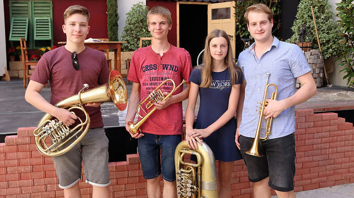 Christoph Propst (rechts) mit drei seiner Musiker