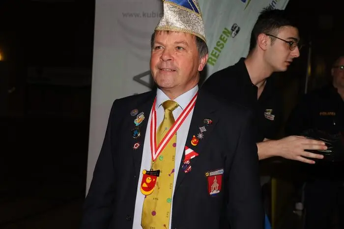 Auch Bürgermeister Helmut Ofner ließ sich die Faschingssitzung nicht entgehen