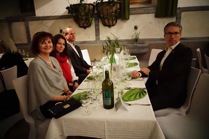 Den Abend nicht entgehen ließen sich Direktorin Andrea Reschinger sowie Lehrerinnen und Lehrer der Schule.