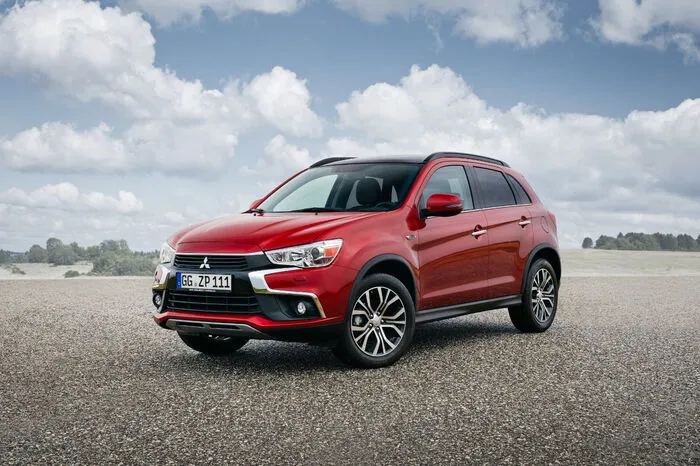 Schon Ende kommenden Jahres gesellt sich zum ASX ein 4,5 Meter langes SUV. Apropos: Mit der Überarbeitung des Kompakt-SUV gibt es auch schon einen Vorgeschmack auf das künftige Design.