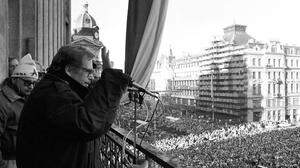 Der Balkon, von dem der verfolgte Bürgerrechtler und spätere Präsident Václav Havel im Herbst 1989 zu Hunderttausenden Menschen am Wenzelsplatz in Prag sprach, ist heute verwaist