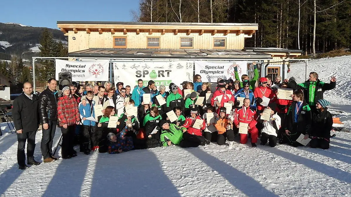 Die Teilnehmer der Steirischen Ski- und Snowboardmeisterschaften in Turnau