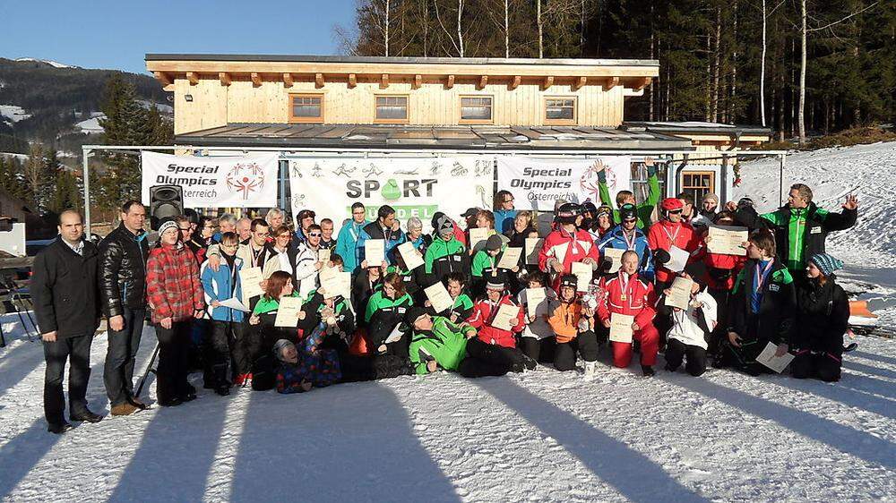 Die Teilnehmer der Steirischen Ski- und Snowboardmeisterschaften in Turnau