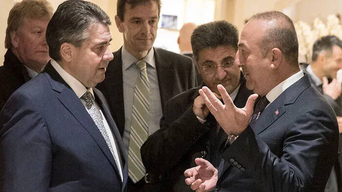 Gabriel und Cavusoglu 