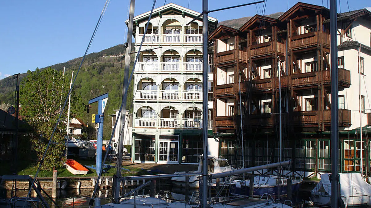 Von sämtlichen Turmsuiten genießen Gäste die großartige Aussicht über den See und auf die beeindruckende Bergkulisse