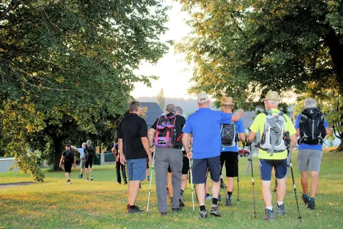 Unter der Leitung von OBI Werner Holzer und EHBI Fritz Pachatz begann für die 20 Kameraden pünktlich um 6 Uhr die Wallfahrt über insgesamt 129 Kilometer nach Mariazell.
