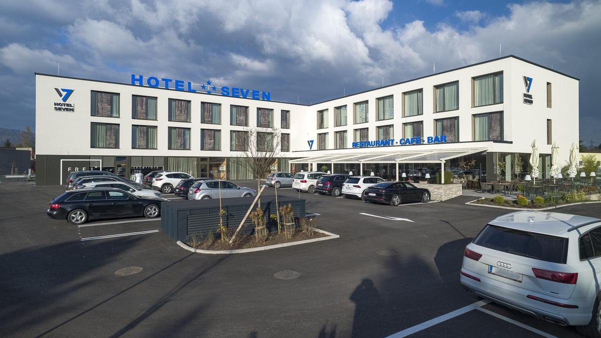 Das „Hotel Seven“ bei der Autobahnabfahrt Villach Faaker See hat aktuell 68 Zimmer