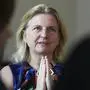 ABD0050_20180813 - WIEN - STERREICH: ZU APA0064 VOM 13.8.2018 - Au§enministerin Karin Kneissl (FP) am Freitag, 10. August 2018, whrend eines Interviews mit der APA-Austria Presse Agentur in Wien. - FOTO: APA/HANS KLAUS TECHT