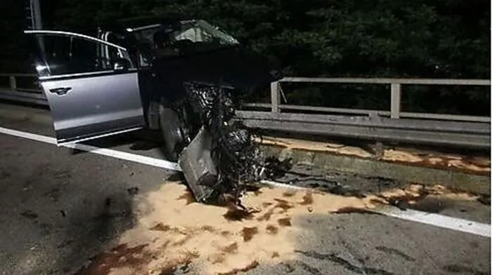 Der Wagen wurde bei dem Unfall komplett zerstört