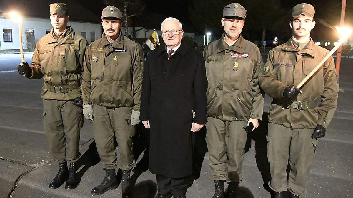 Dominik Fritzer, die Festredner Wolfgang Weichselberger, Alois Sulzgruber, Rudolf Kury und Fackelträger Markus Hochenwarter