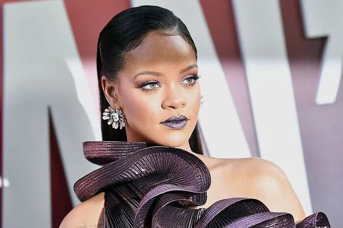 Rihanna. Die Sängerin konnte im vergangenen Jahr vor allem bei eigenen Produkten das Kaufverhalten beeinflussen: und zwar von ihrer Kosmetikmarke Fenty und aus ihrer Unterwäschekollektion.
