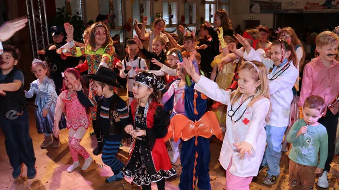 Traditionell fand nach der letzten Kölala-Sitzung der Faschingsgilde Köflach der beliebte Kindermaskenball dieses Jahr wieder im Volksheim statt.