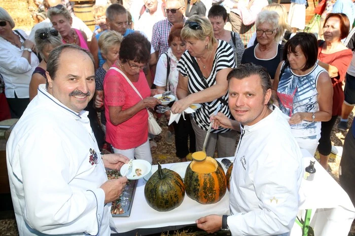 Andrang auf Kürbissuppe von Johann Lafer und Christof Widakovich
