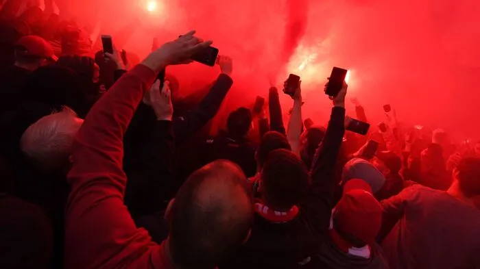 .. die magische Nacht in Liverpool. Mit einem roten Empfang für das Team.