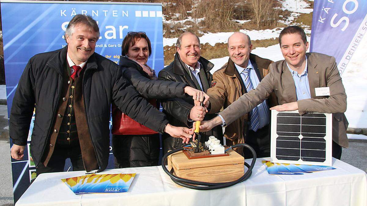 Bürgermeister Franz Josef Smrtnik, Vizebürgermeisterin Elisabeth Lobnik, Landesrat Rolf Holub, Vizebürgermeister Gabriel Hribar und Michael Jaindl, Geschäftsführer von Kärnten Solar