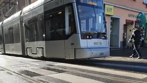 In einer Bim kam ein Mann zu Sturz und wurde verletzt