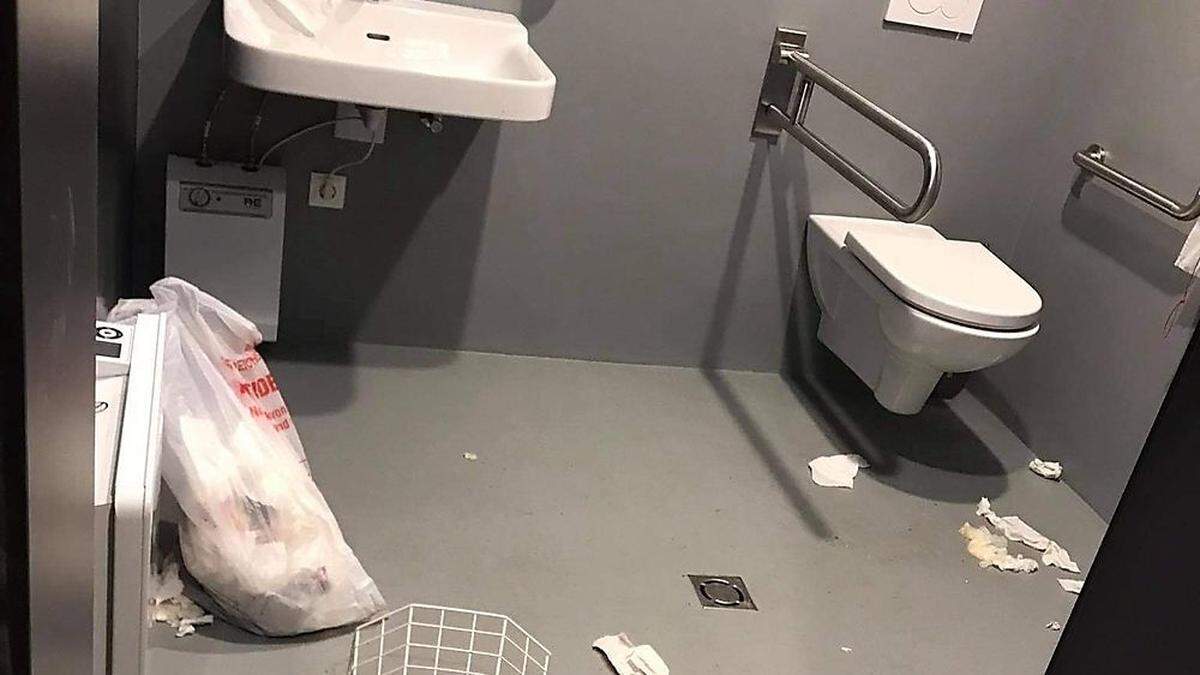 Die öffentliche Toilette im Rathausplatz in Köflach wurde schon wieder verwüstet