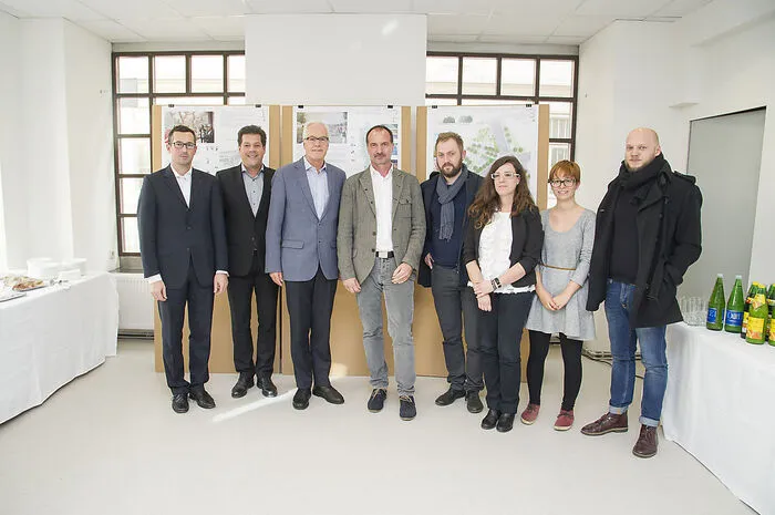 Die Entscheider und Planer: Bernhard Inninger (Stadtplanung), Bertram Werle (Stadtbaudirektion), Stadtrat Gerhard Rüsch,  Hans-Jörg Raderbauer (freiland) und Karl-Heinz Boiger (Architekturbüro Hohensinn) samt Mitarbeitern.