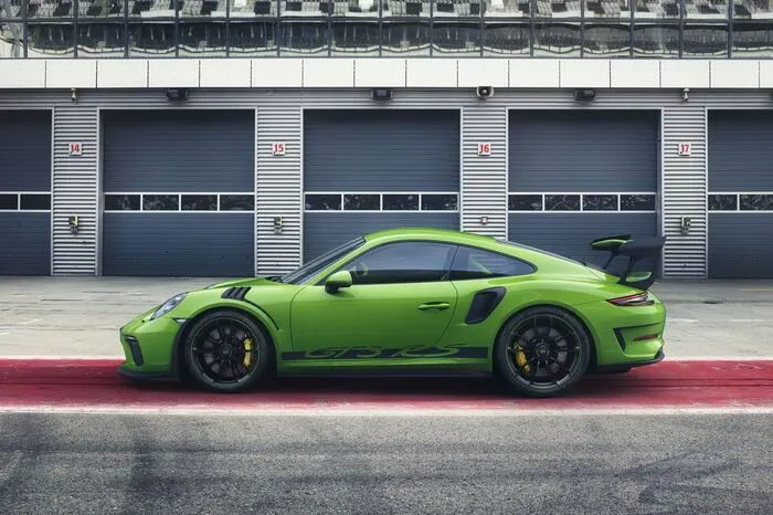 Das Ergebnis: 20 PS mehr, also 520 insgesamt – stärker war bisher kein 911er mit Saugmotor.