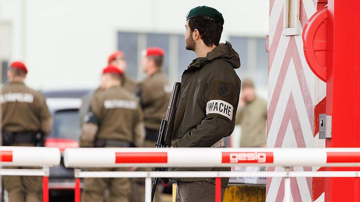 Die Ermittlungen nach dem Todesdrama in der Flugfeldkaserne in Wiener Neustadt gehen weiter