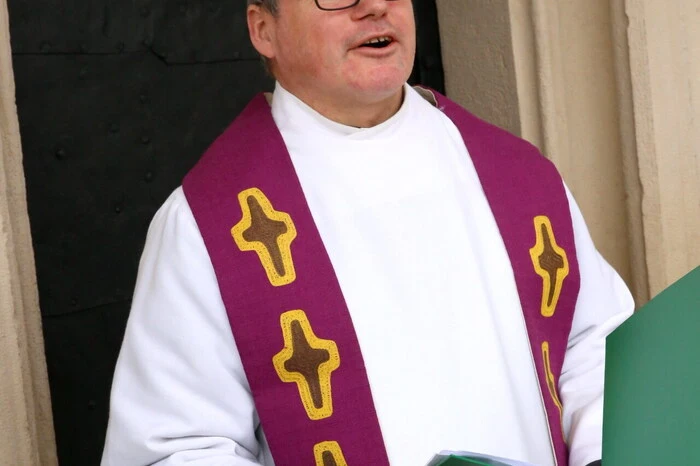 Wie am Sonntagnachmittag, als Provisor Jacek Artur Wesoly die Gläubigen von der Pfarrkirche St. Johann ob Brückl zur Laurentiuskirche begleitete.