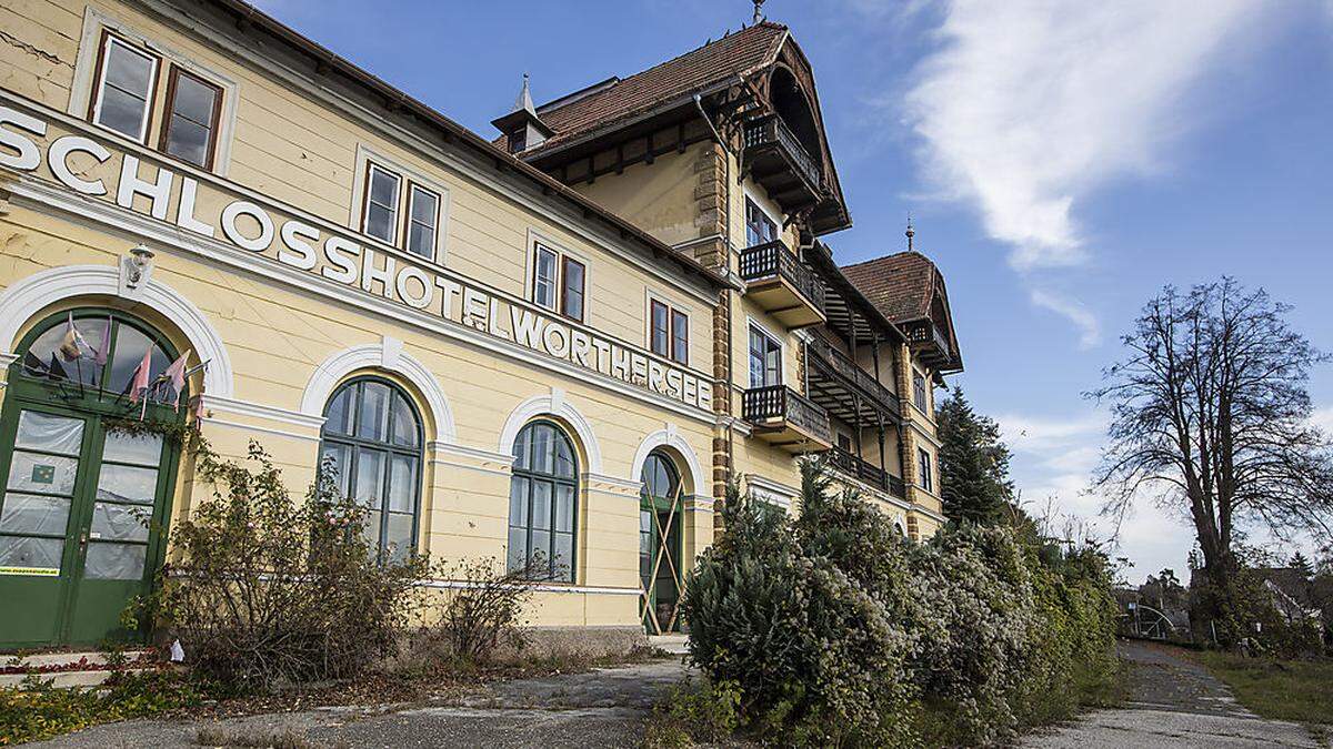 Jahrelang nagte der Zahn der Zeit am Hotel Wörthersee.