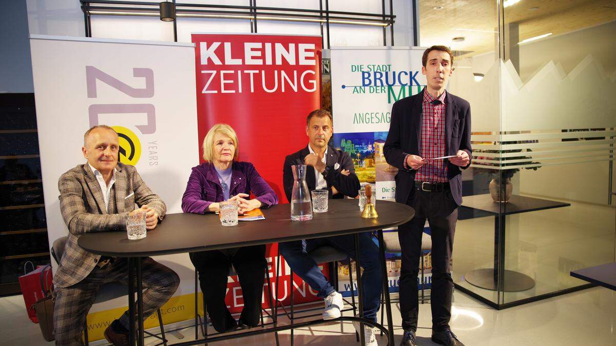 Das Podium: Gastronom Hannes Pircher-Riegler, Bürgermeisterin Andrea Winkelmeier, Investor Sascha Auer, Moderator Marco Mitterböck (von links)