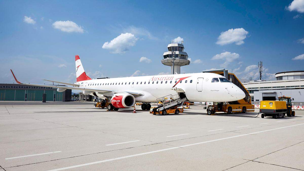 Die AUA fliegt im Winter die Strecke Klagenfurt-Wien mit einer eigenen Maschine, einer Embraer 195