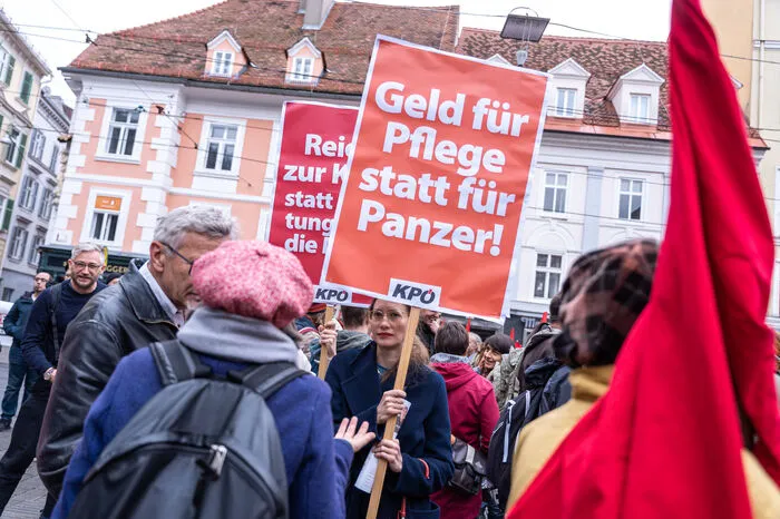 Kundgebungsteilnehmer der KPÖ