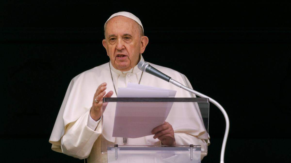 Papst Franziskus beim Angelus-Gebet